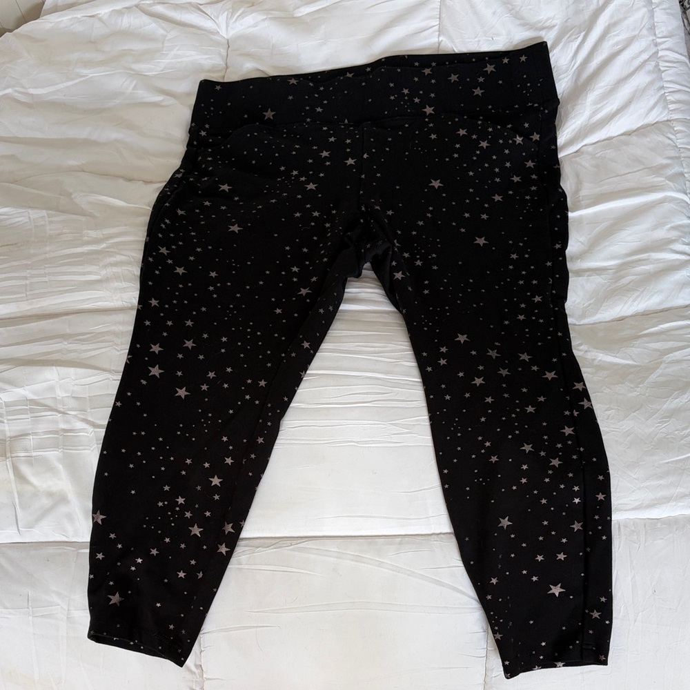 Torrid Black Star-Print Capri Leggings